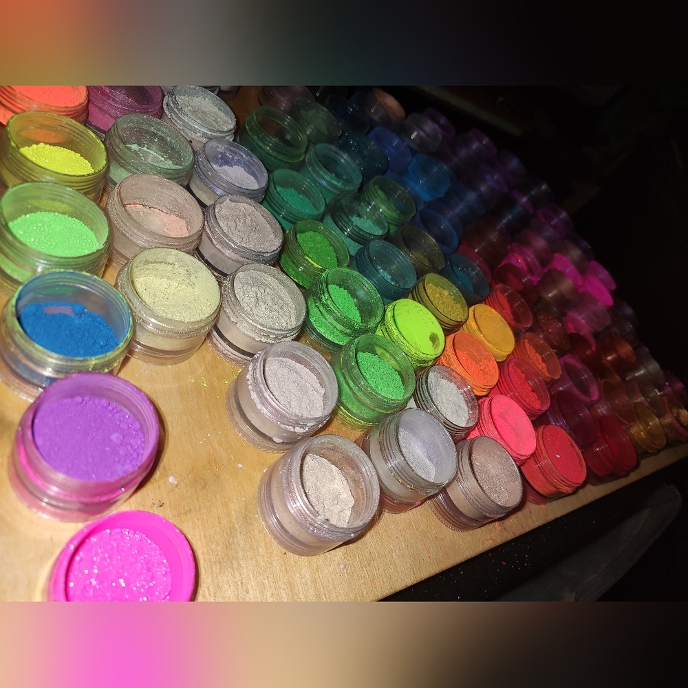Custom Color Eyeshadows - Picture 3 of 9